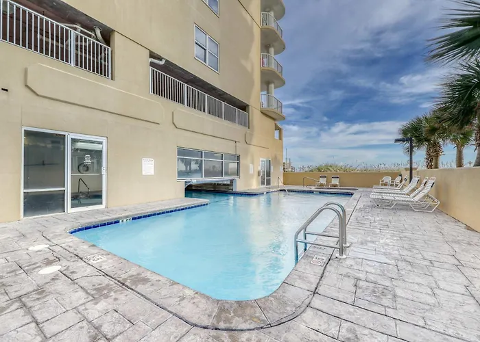 Penthouse-level Waterfront With Epic Gulf-view Balcony Pools & Gym *