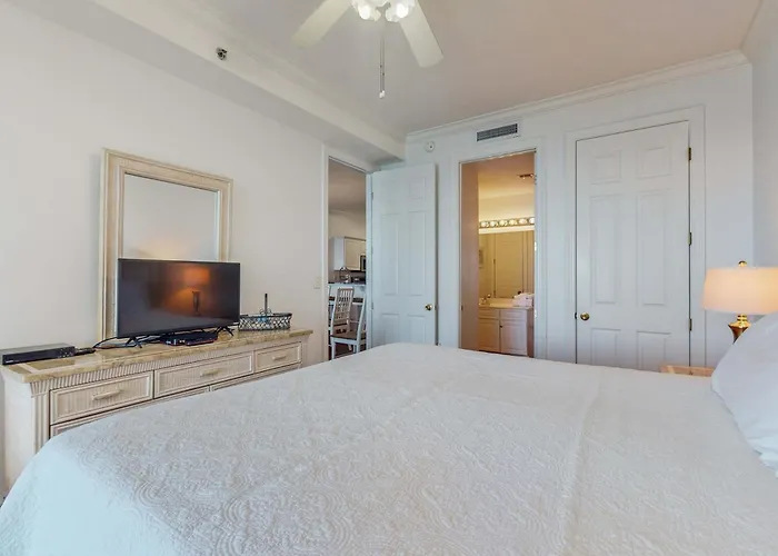 Penthouse-level Waterfront With Epic Gulf-view Balcony Pools & Gym Holiday home
