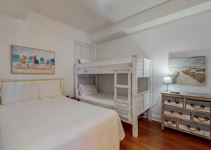 Holiday home Penthouse-level Waterfront With Epic Gulf-view Balcony Pools & Gym